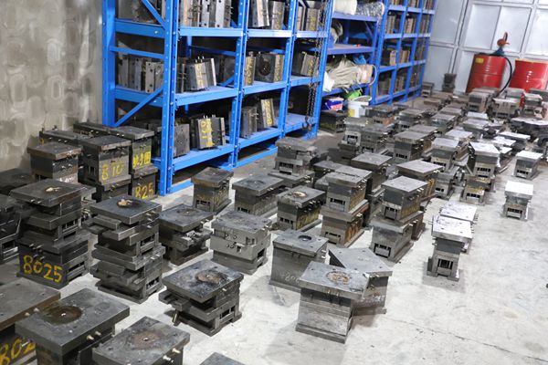 室內(nèi)門鎖鑄造模具